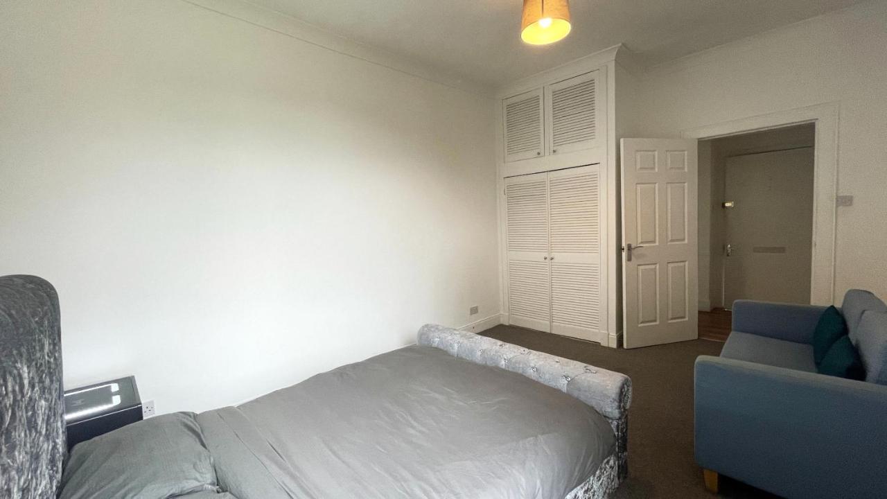 2 Bedrooms Entire Apartment Self Check In Kelty Eksteriør billede