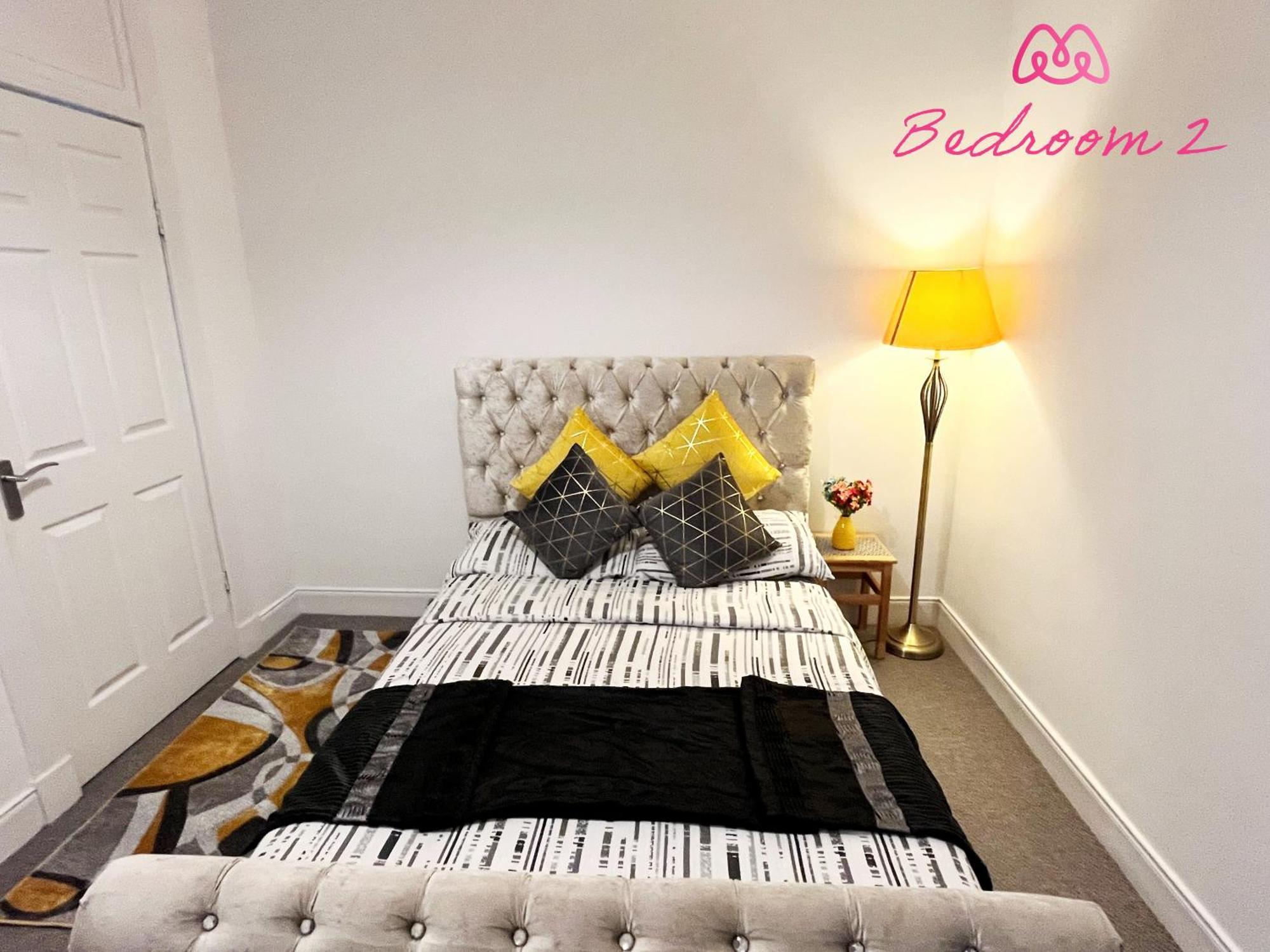 2 Bedrooms Entire Apartment Self Check In Kelty Eksteriør billede