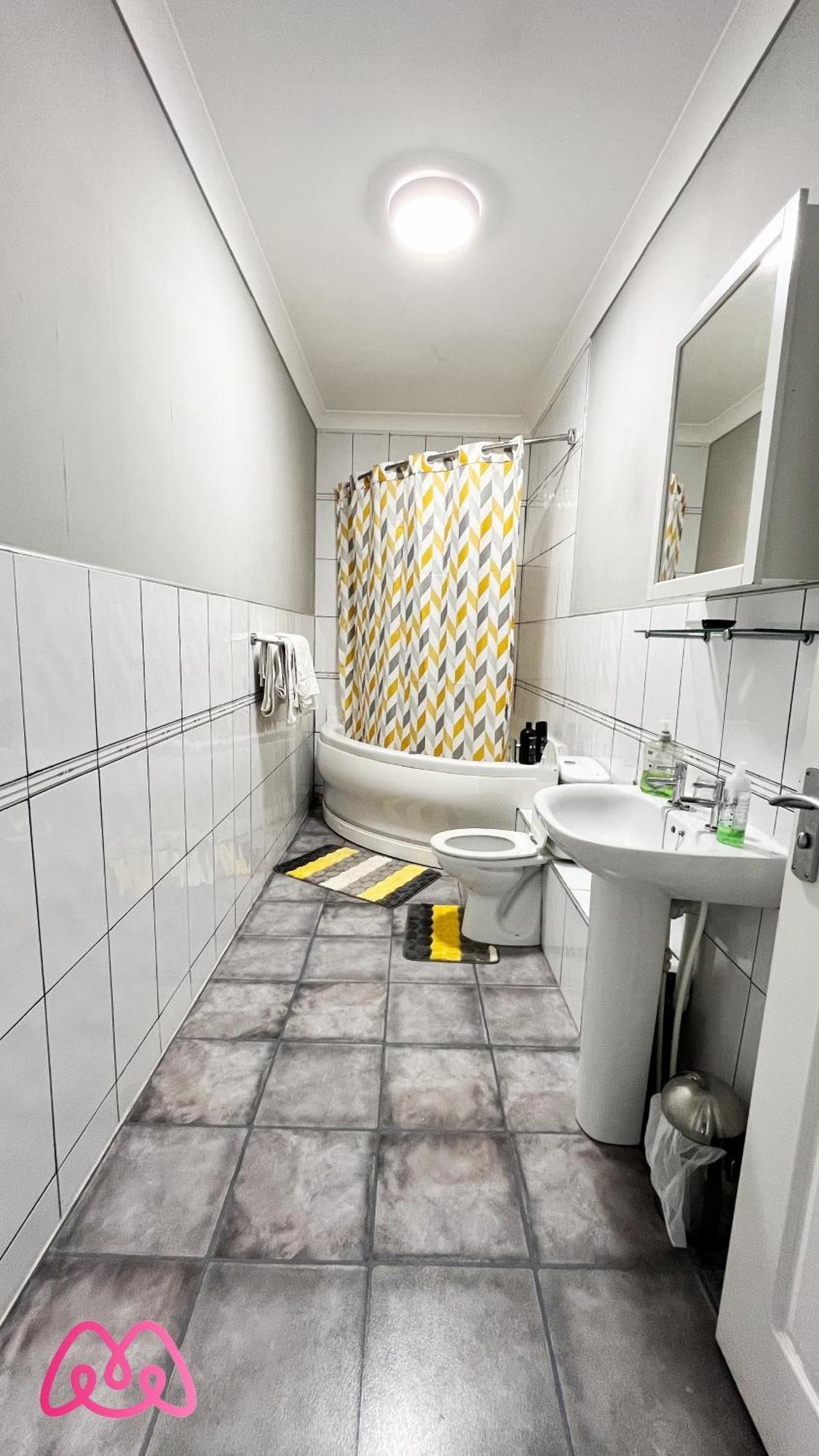 2 Bedrooms Entire Apartment Self Check In Kelty Eksteriør billede