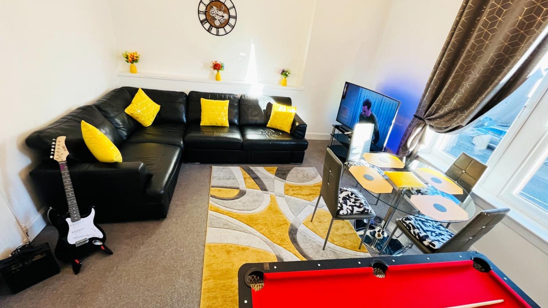 2 Bedrooms Entire Apartment Self Check In Kelty Eksteriør billede