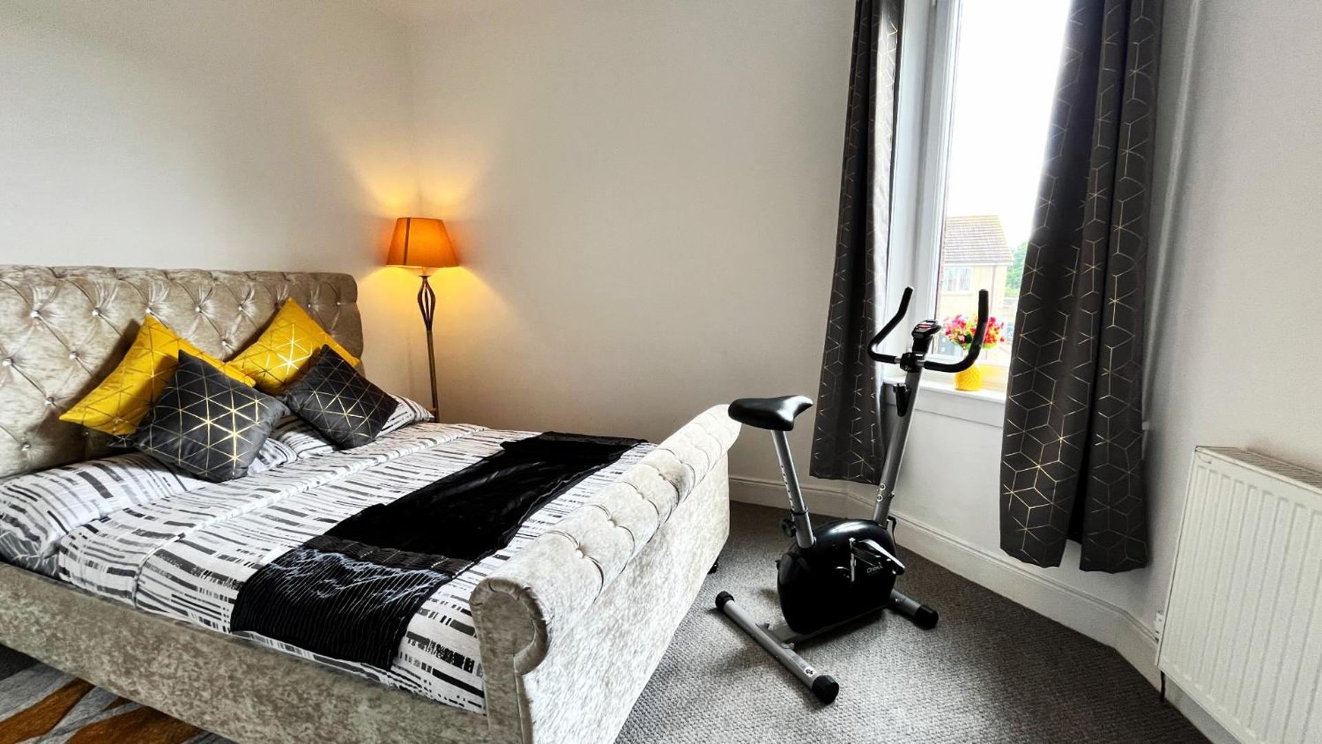 2 Bedrooms Entire Apartment Self Check In Kelty Eksteriør billede
